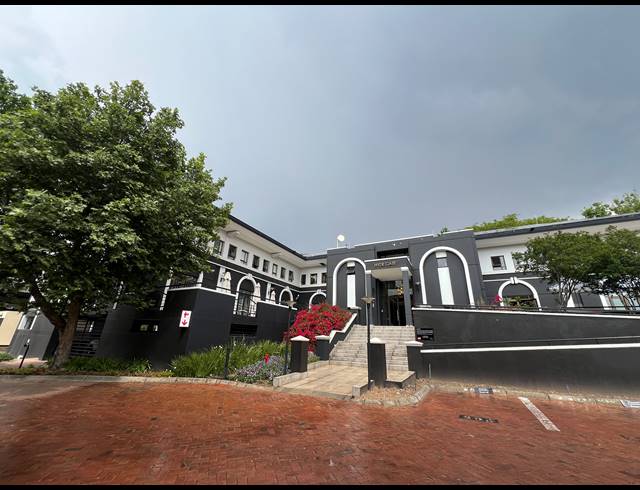 221M² OFFICE TO LET IN HYDE PARK